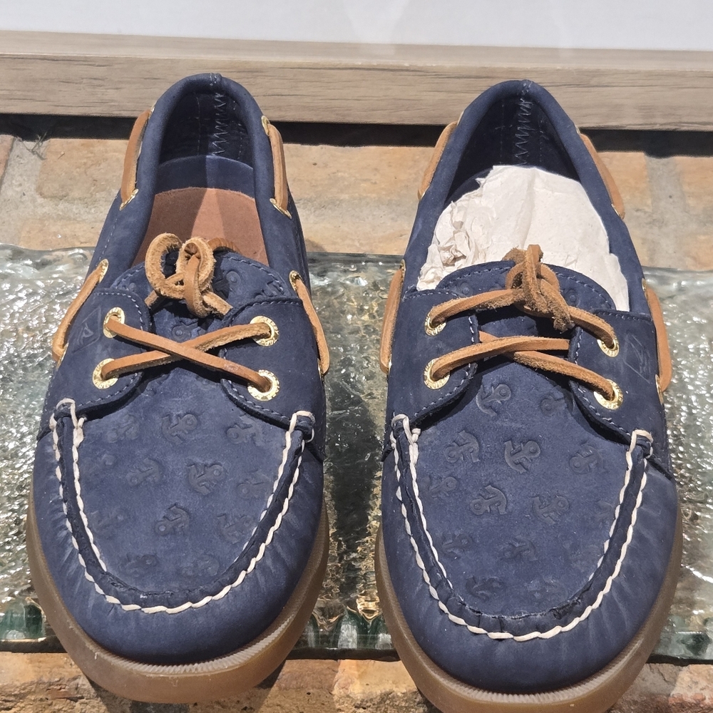 Sperry Blue and Tan Boat Wmn 5.5 - Picture 2 of 9